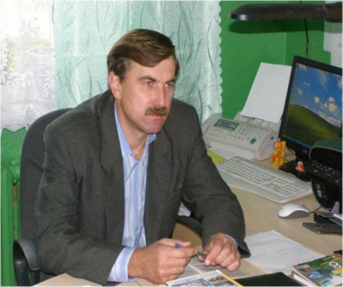 Кузьмин Евгений Викторович, директор школы, учитель географии