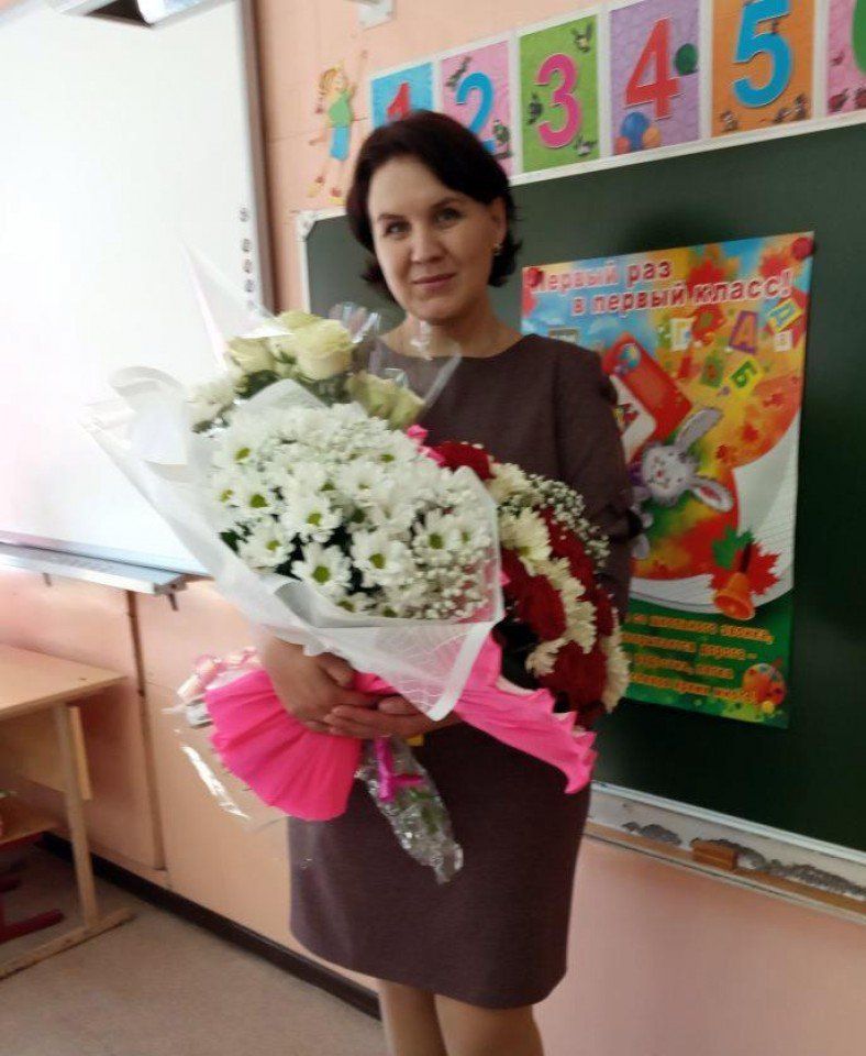 Ивакина Марина Владимировна, учитель технологии у девочек, учитель изобразительного искусства