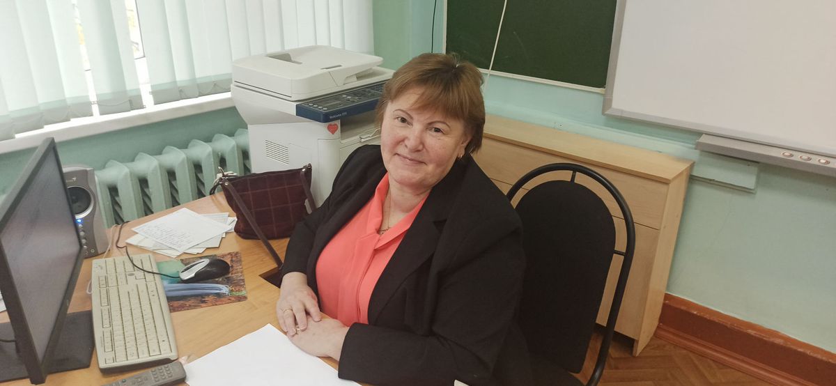 Янчис Елена Викторовна, заместитель директора по учебно-воспитательной работе в начальной школе, учитель математики