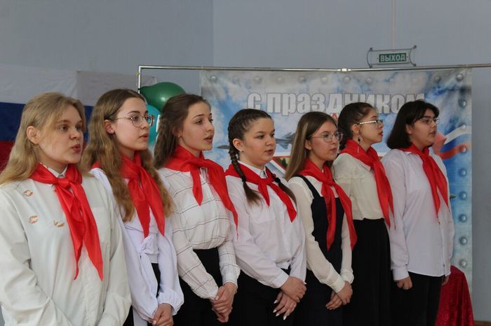 22 февраля 2024 года в МБОУ "СОШ №7" прошел праздничный концерт, посвященный Дню защитника Отечества