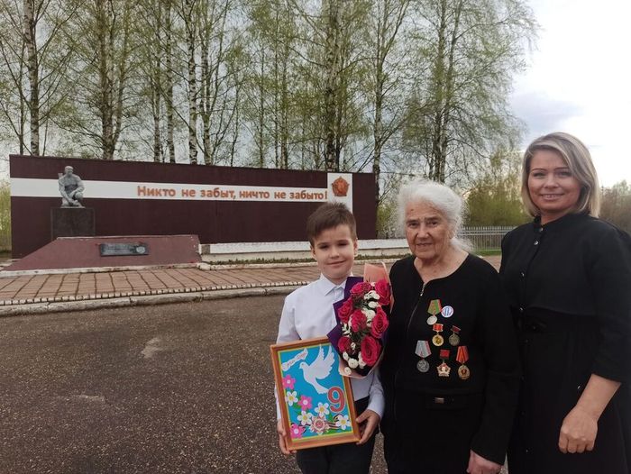 27 апреля 2023 года у Артема Балбакова, ученика 2 класса состоялась беседа с Лучиновой Валентиной Ивановной, ветераном труда