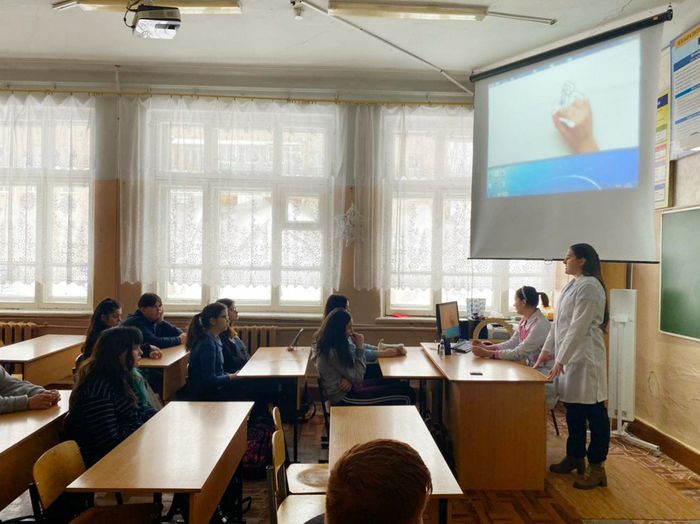 Банер - 24 февраля 2021 года  студенты ГБПОУ Вышневолоцкий медицинский колледж провели в старших классах интересные беседы о вреде курения и наркомании