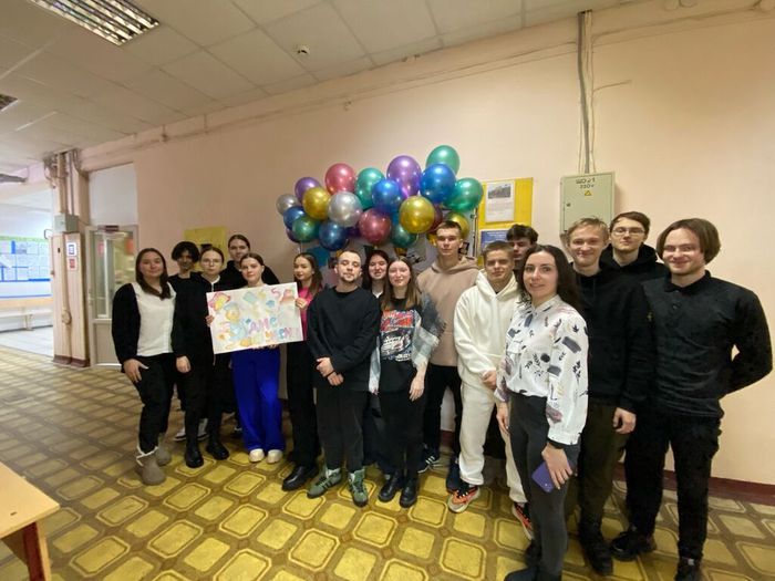 Актив МБОУ «СОШ №7» подготовили и вручили поздравления и открытки студентам