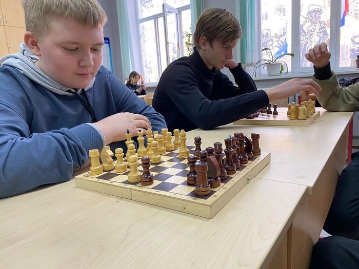 Командное первенство по шахматам среди 8-11 классов в МБОУ "СОШ №7" началось в январе 2024 года