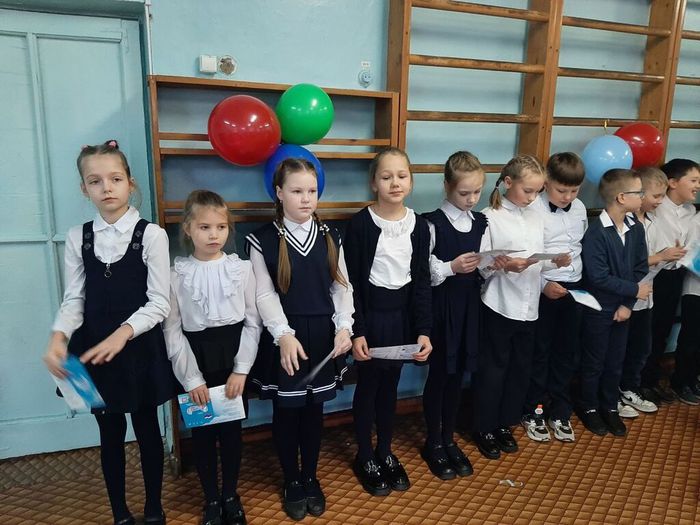 21.12.2023 года в МБОУ "СОШ №7" произошло радостное событие, учащиеся 1-4 класса были приняты в «Орлят России»