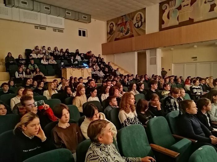 15.11.2023 года учащиеся МБОУ "СОШ №7" посетили концерт Тверской академической областной филармонии