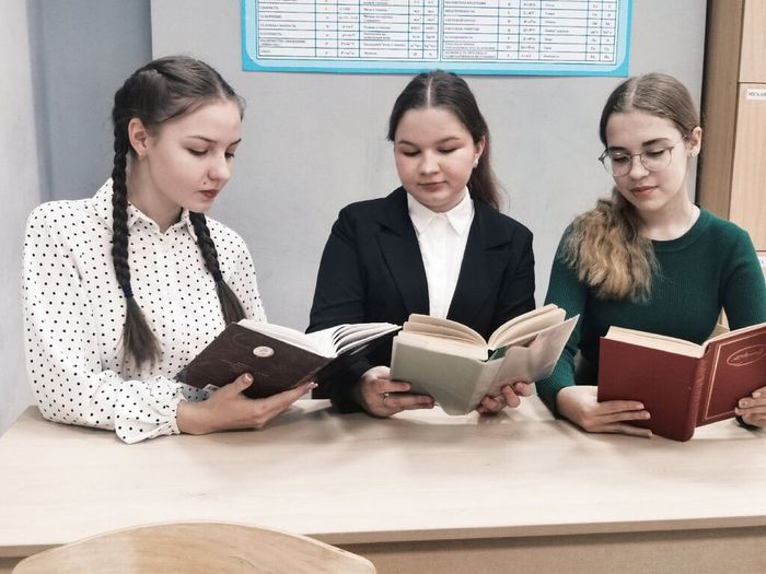 Ученицы 8 Б класса Алина Чурина , Варя Родионова и Наталья Злобина приняли участие в региональной онлайн - активности