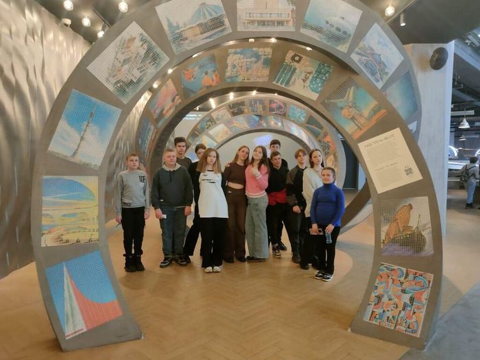 Учащиеся 8а класса МБОУ "СОШ №7" посетили выставку "Россия", которая находится в г. Москва на ВДНХ