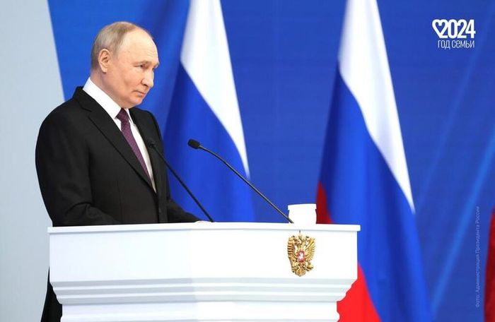 Фото - Владимир Путин выступает с посланием к Федеральному собранию РФ